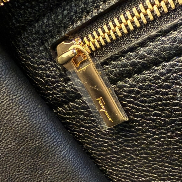 Salvatore Ferragamo Black Pebbled Leather Tote Bag - Brand new unused - Picture 5 of 8